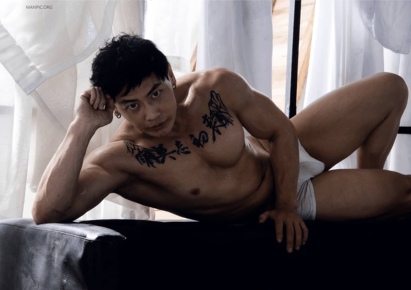 佰男誌–個人男體寫真-小尺度[內褲] Bruce ‖ 18+【PHOTO】